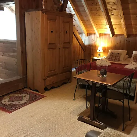 Couette-café La Clé Des Bois 3*